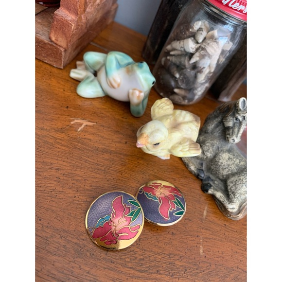 vintage metal & floral ear clips - Picture 5 of 8